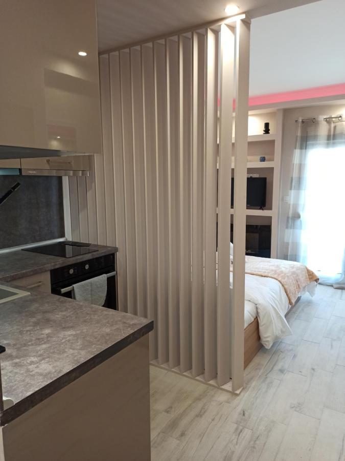 Minimalist Apartments W/ View Salonicco Esterno foto