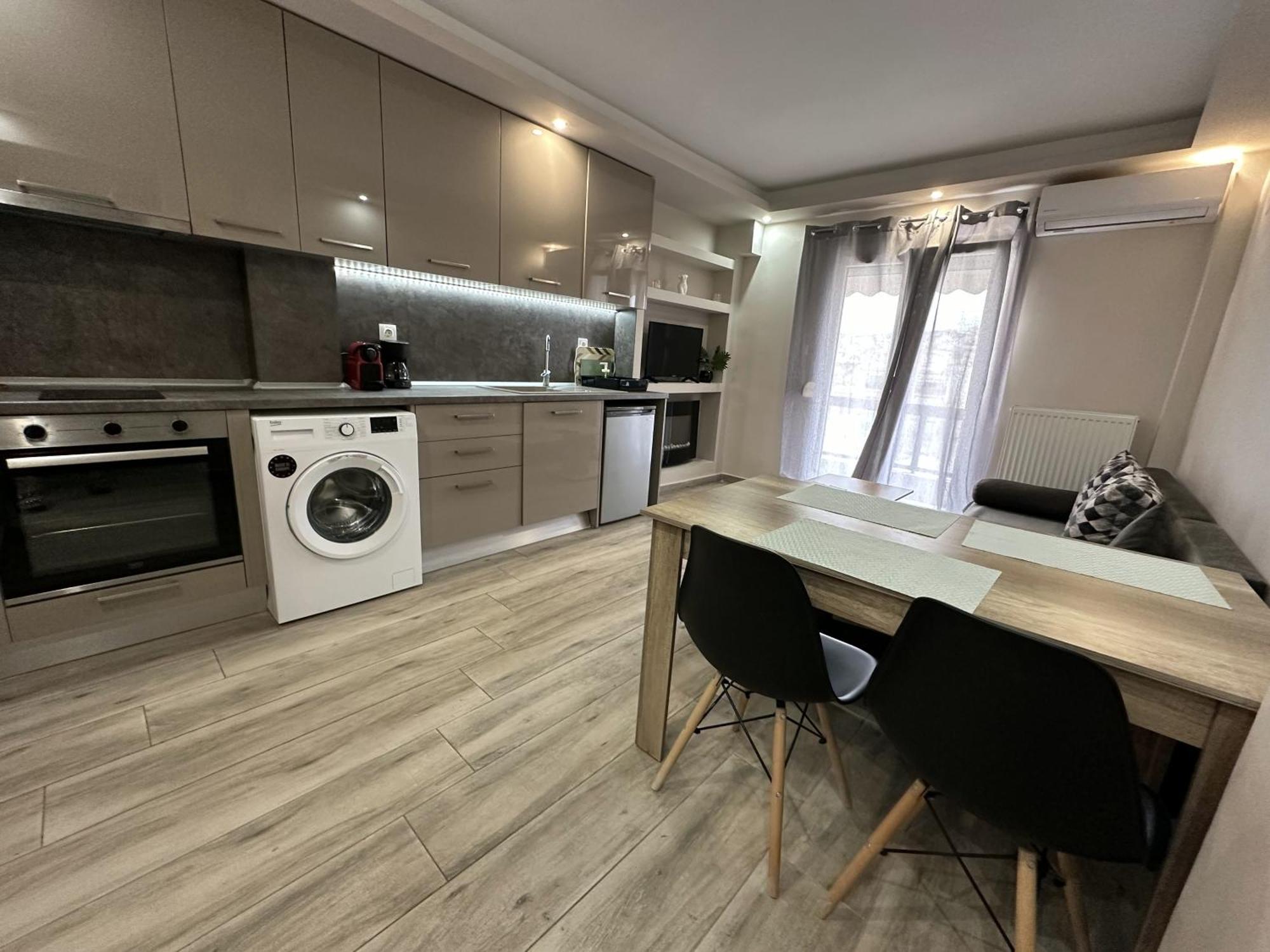 Minimalist Apartments W/ View Salonicco Esterno foto